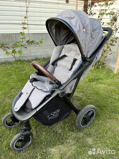 Прогулочная коляска