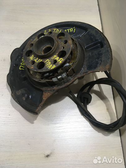 Кулак задний правый Mercedes W211 A2113508408