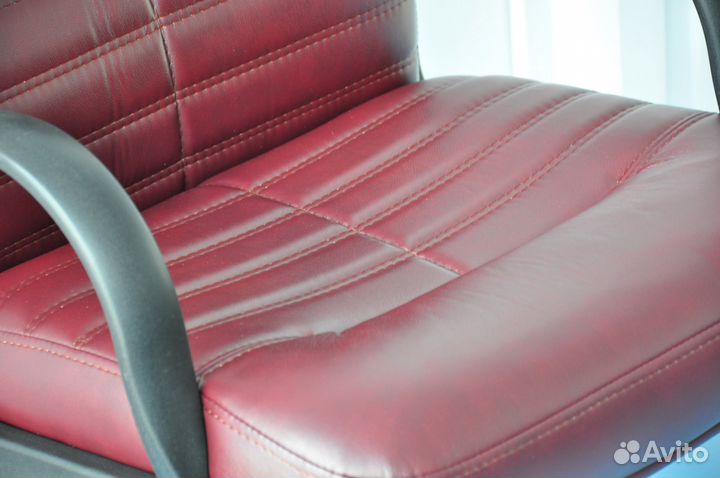 Офисное кресло 