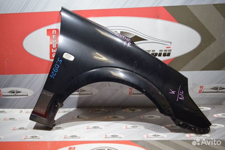 Крыло перед право c Toyota Opa ZCT10 1ZZ-FE