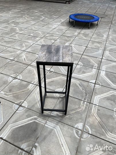 Подставка для цветов напольная металлическая