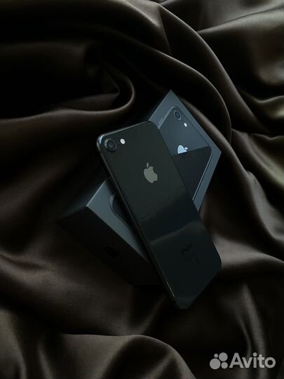 iPhone 8, 64 ГБ