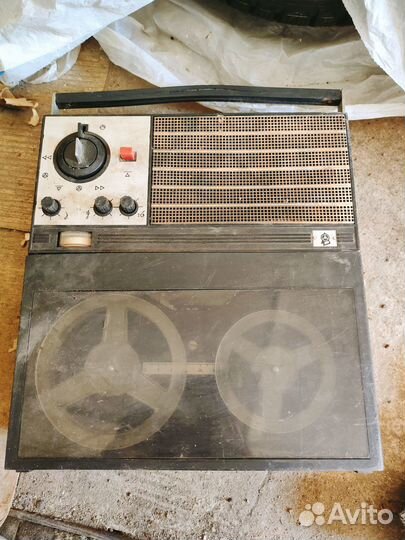 Катушечный магнитофон (проигрыватель бабин)