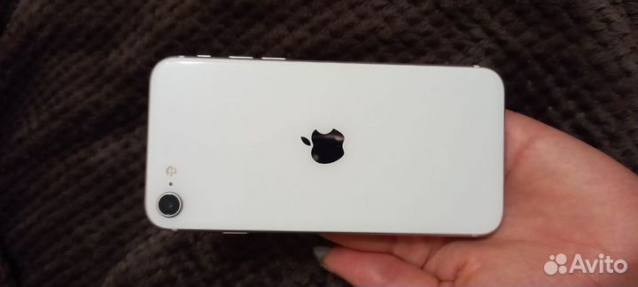 iPhone SE, 64 ГБ