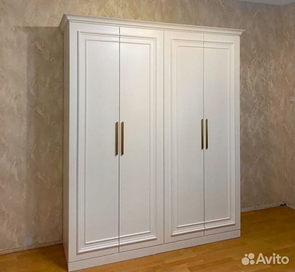 Шкаф с доводчиками