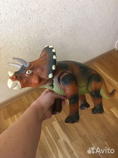 Игрушка на пульте динозавр
