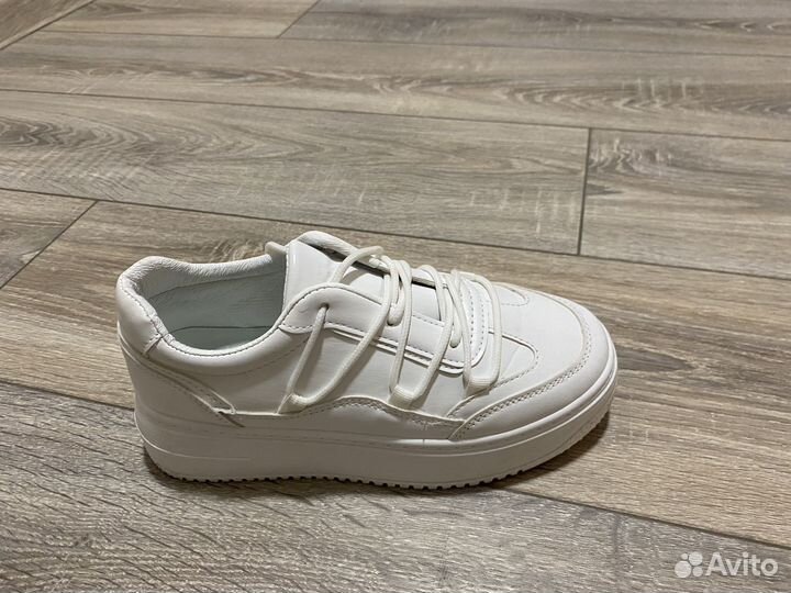 Кроссовки женские 37 размер бу