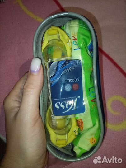 Очки и шапочка для плавания