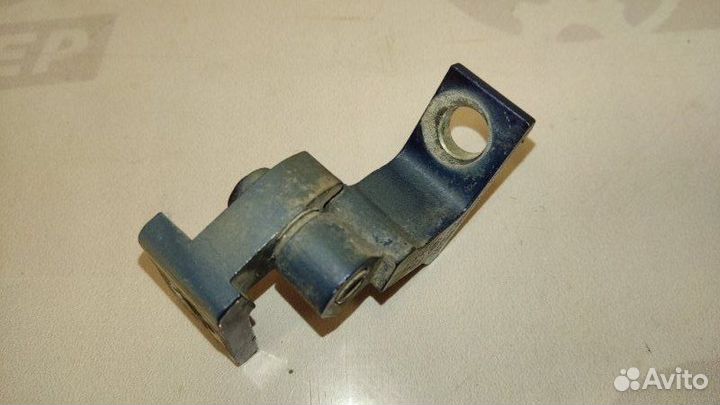 Петля двери верхняя передняя правая Volkswagen