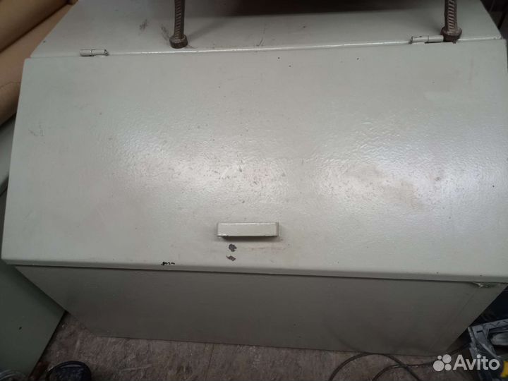 Металлический ящик