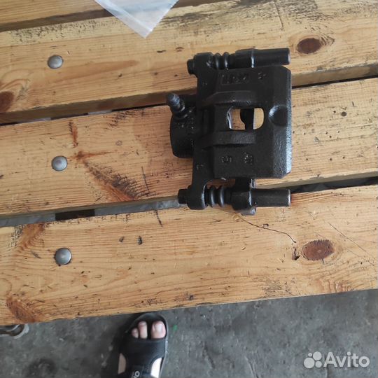 Суппорт задний правый mitsubishi ланце 9