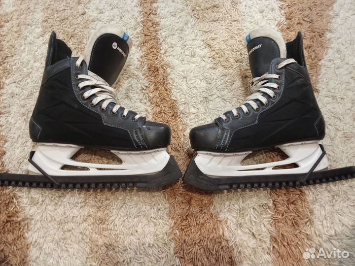 Коньки хоккейные