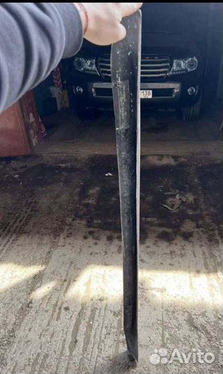 Спойлер средний на Toyota Land Cruiser 200