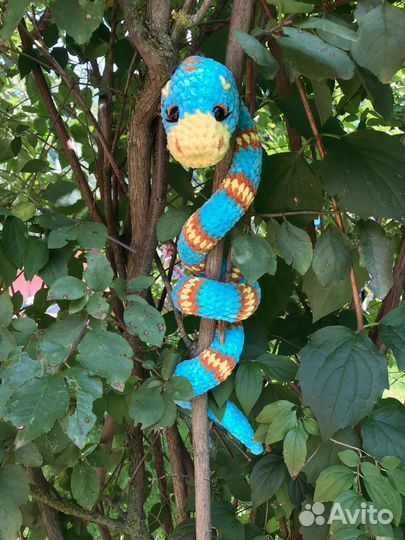 Змейка вязаная символ 2025 года