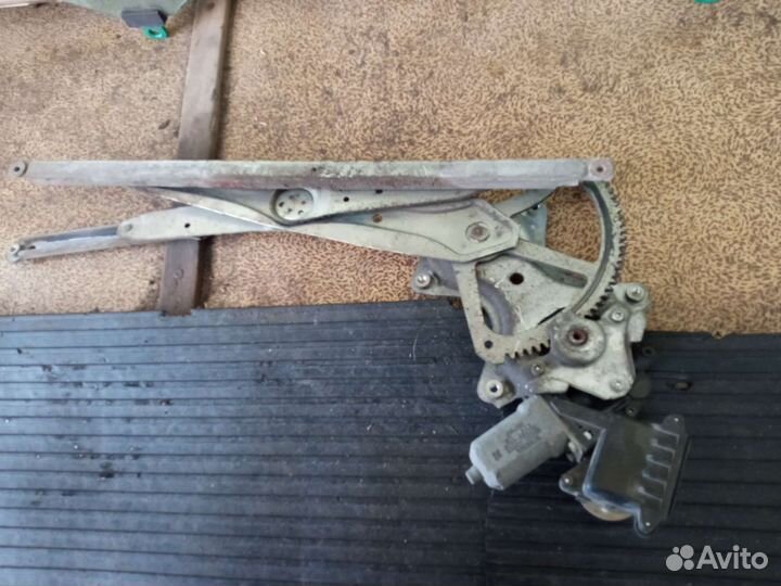 Стеклоподъемник левый передний toyota Camry