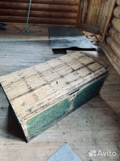 Сундук старинный