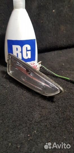 Повторитель в крыло правый Opel Astra J хэтчбек