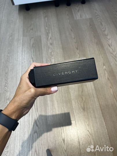 Солнцезащитные очки givenchy