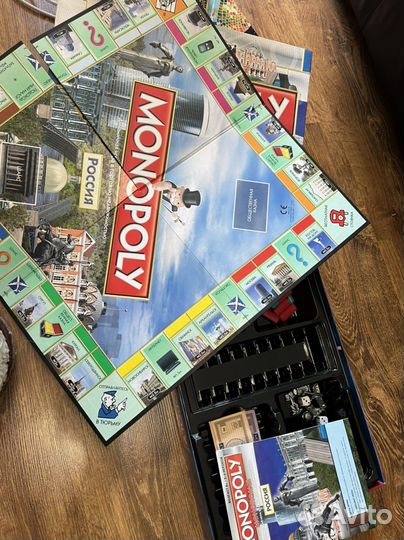 Настольные игры монополия, small world, крокодил