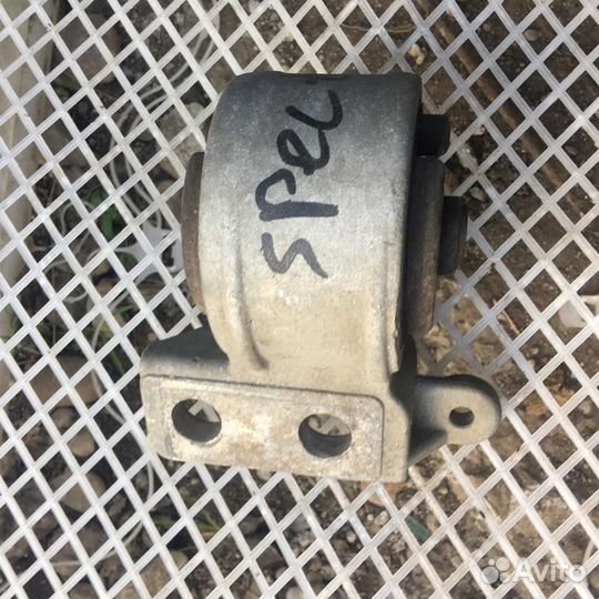 Опора двигателя правая Киа Спектра