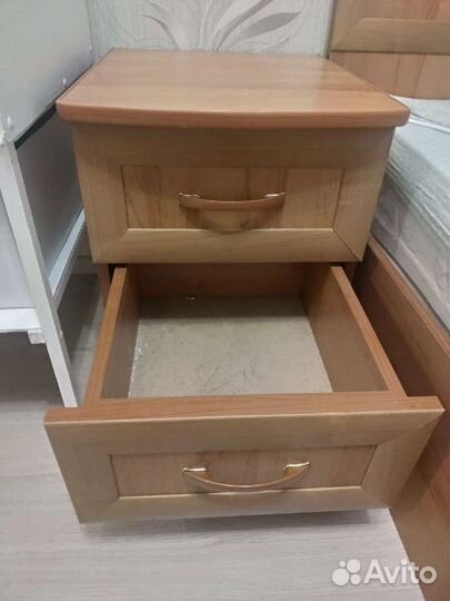 Тумба прикроватная с ящиками