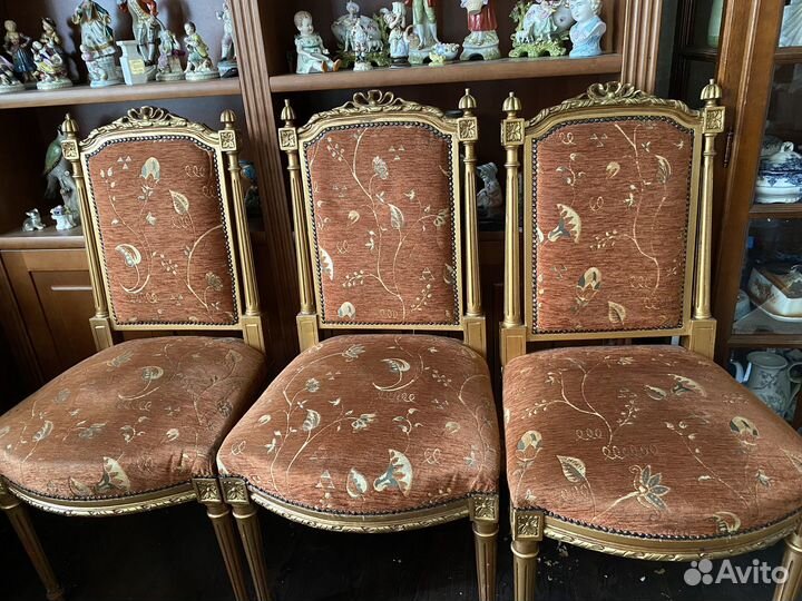 Стулья антикварные. 18 штук