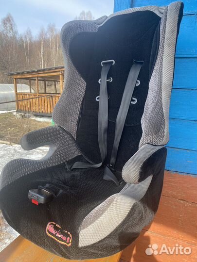 Автомобильное кресло
