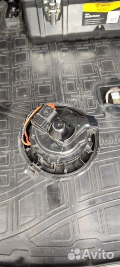 Моторчик печки largus