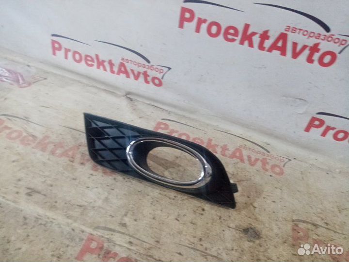 Оконтовка противотуманной фары передняя левая