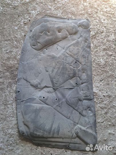 Шумка капота на Cadillac bls