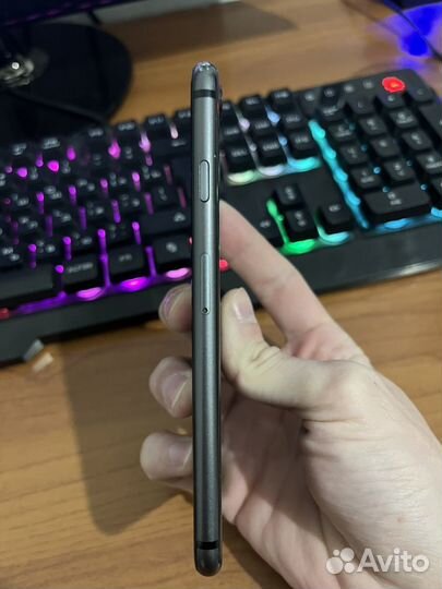 iPhone 8, 64 ГБ