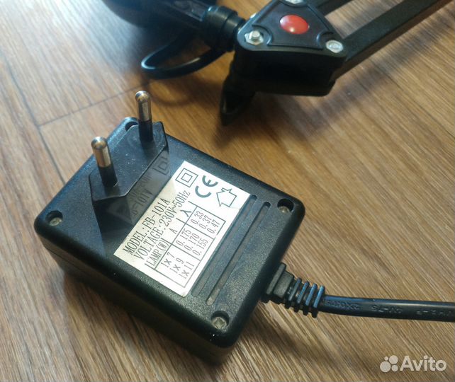 Настольная (рабочая) лампа