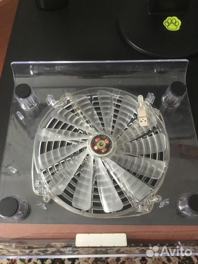 Подставка с охлаждением