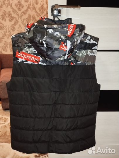 Жилетка мужская утепленная с капюшоном