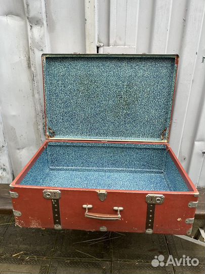 Чемодан старинный