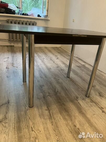 Стол кухонный