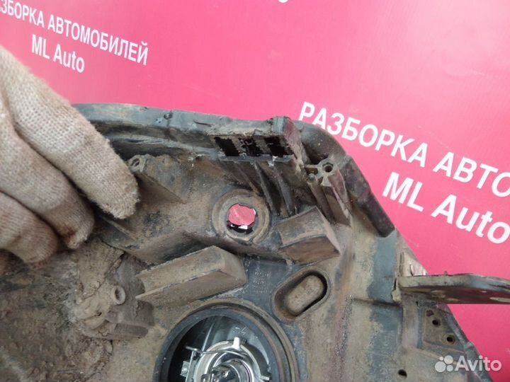 Фара Nissan Tiida