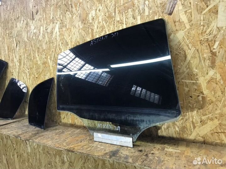 Стекло двери заднее правое Opel Astra H седан 1.6