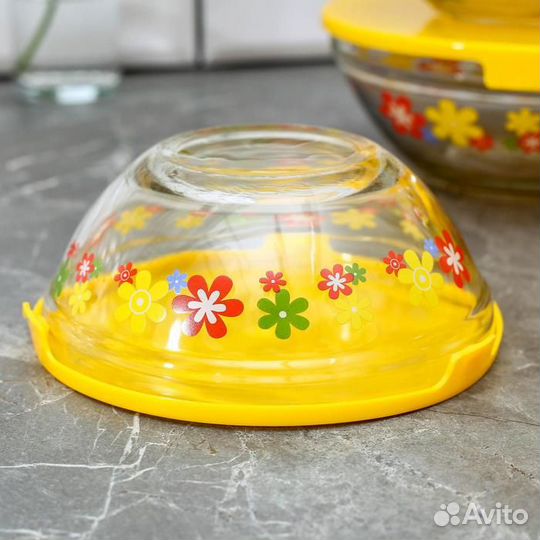 Набор стеклянных салатников с крышками 