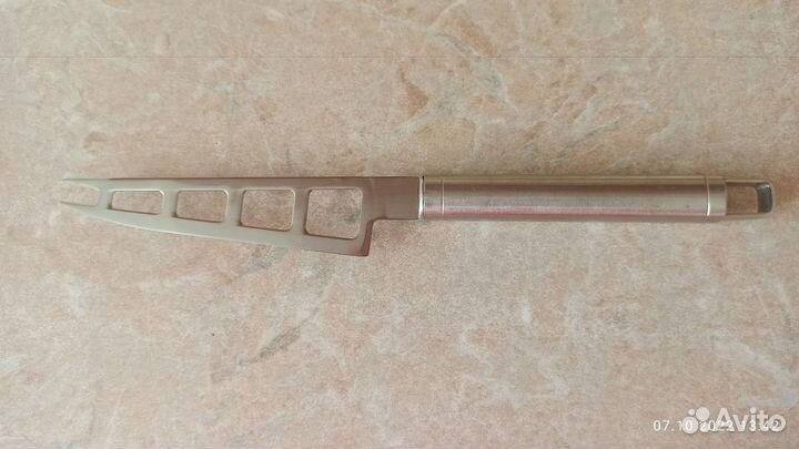 Нож для нарезки сыра