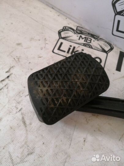 Педаль тормоза Mercedes Gl X164