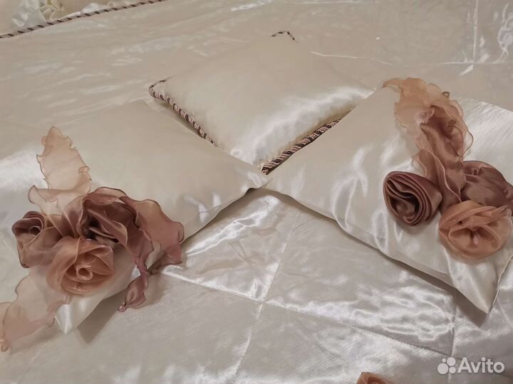Покрывало на кровать +3 подушки