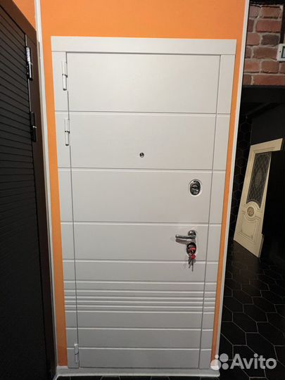 Дверь входная в квартиру