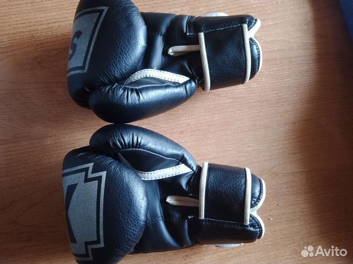 Боксерские перчатки