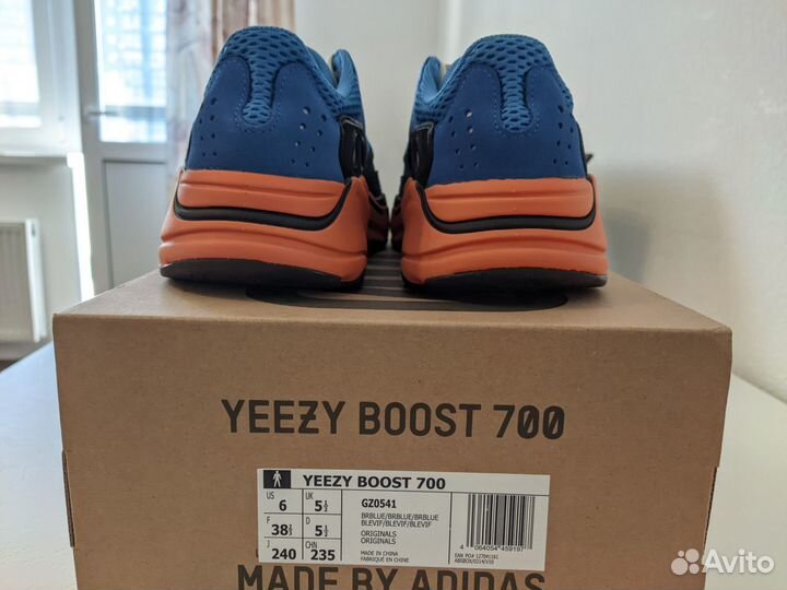 Yeezy Boost 700 Bright Blue оригинал