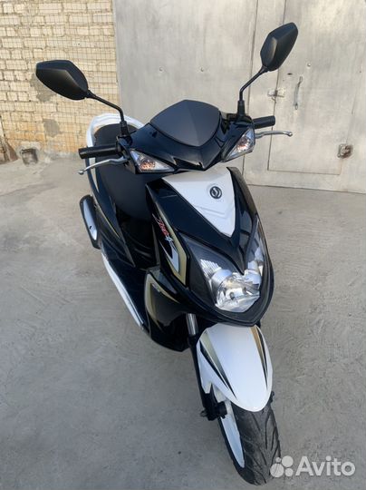 Скутер сим джет 4 125