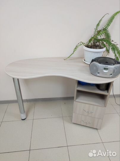 Стол маникюрный или для швейной машинки