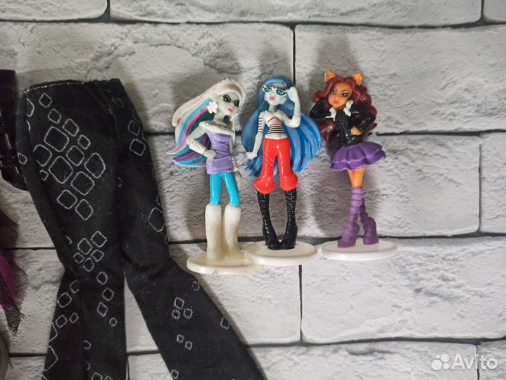 Одежда и аксессуары для Монстер Хай и Барби