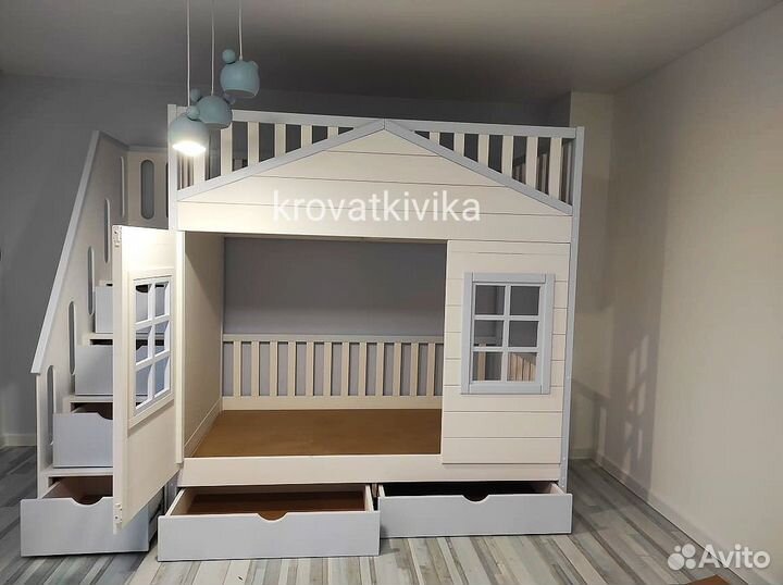 Двухъярусная детская кровать домик