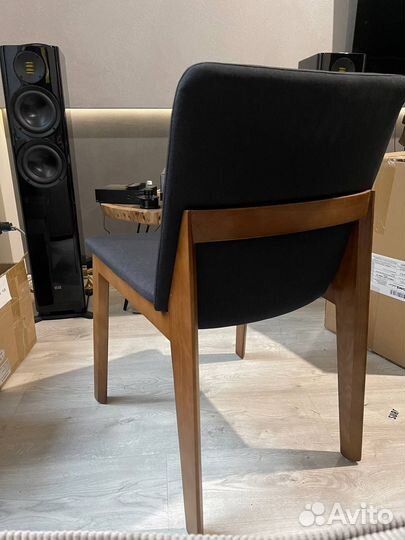 Стильный деревянный стул